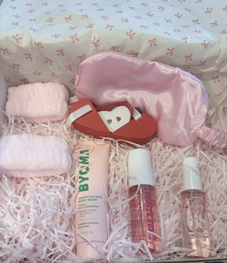 Teenager gift box made to order with the request for pamper Tik Tok trending items, silver earrings, and girlie. A gift box containing skincare products, a sleep mask, and pink accessories.